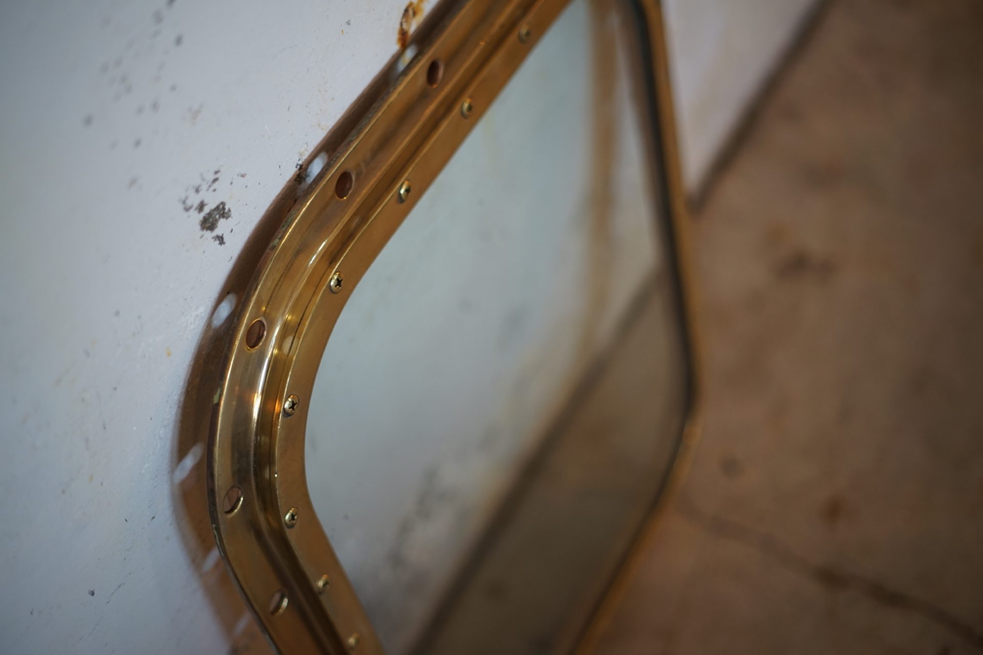 PORTHOLE1