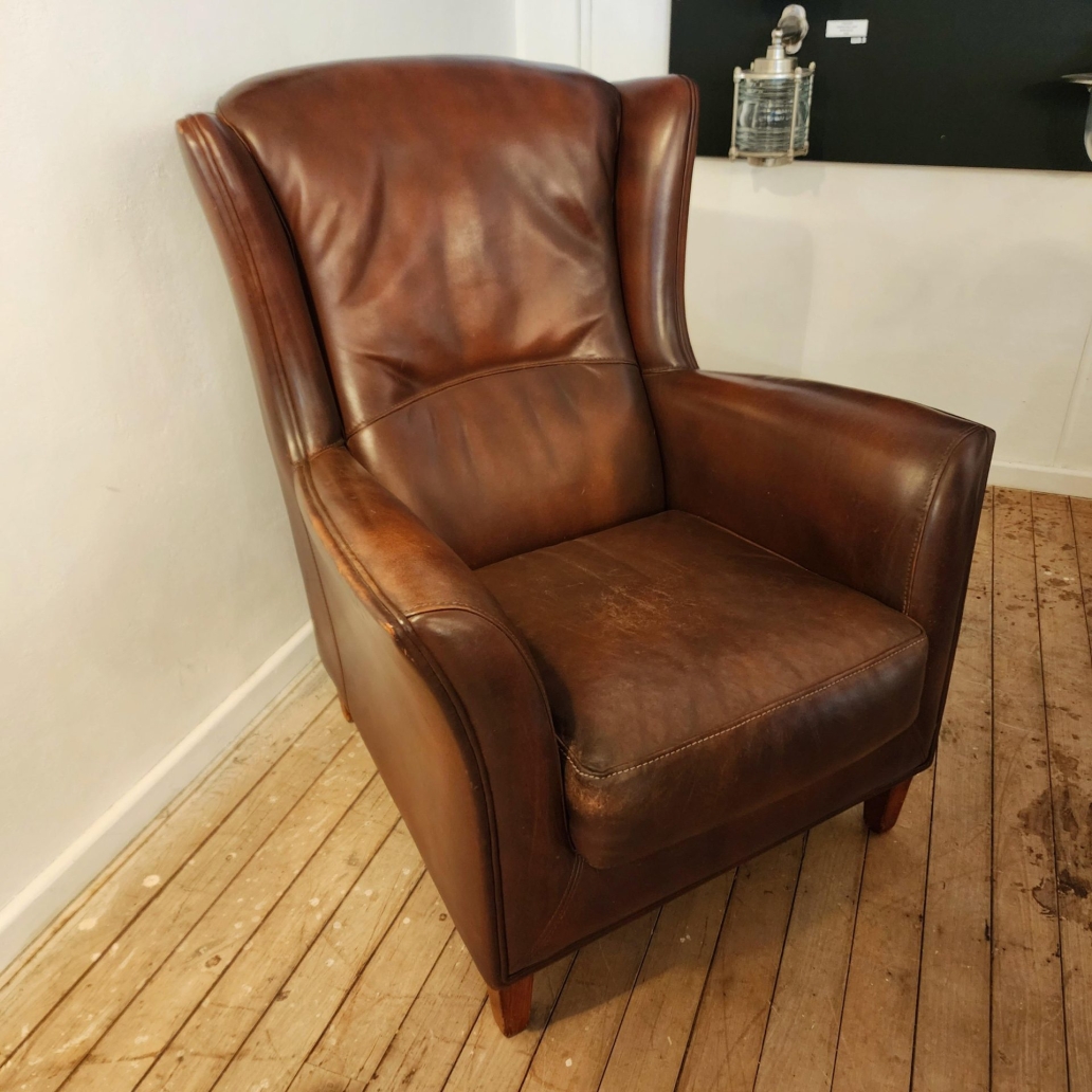 single leather chair1