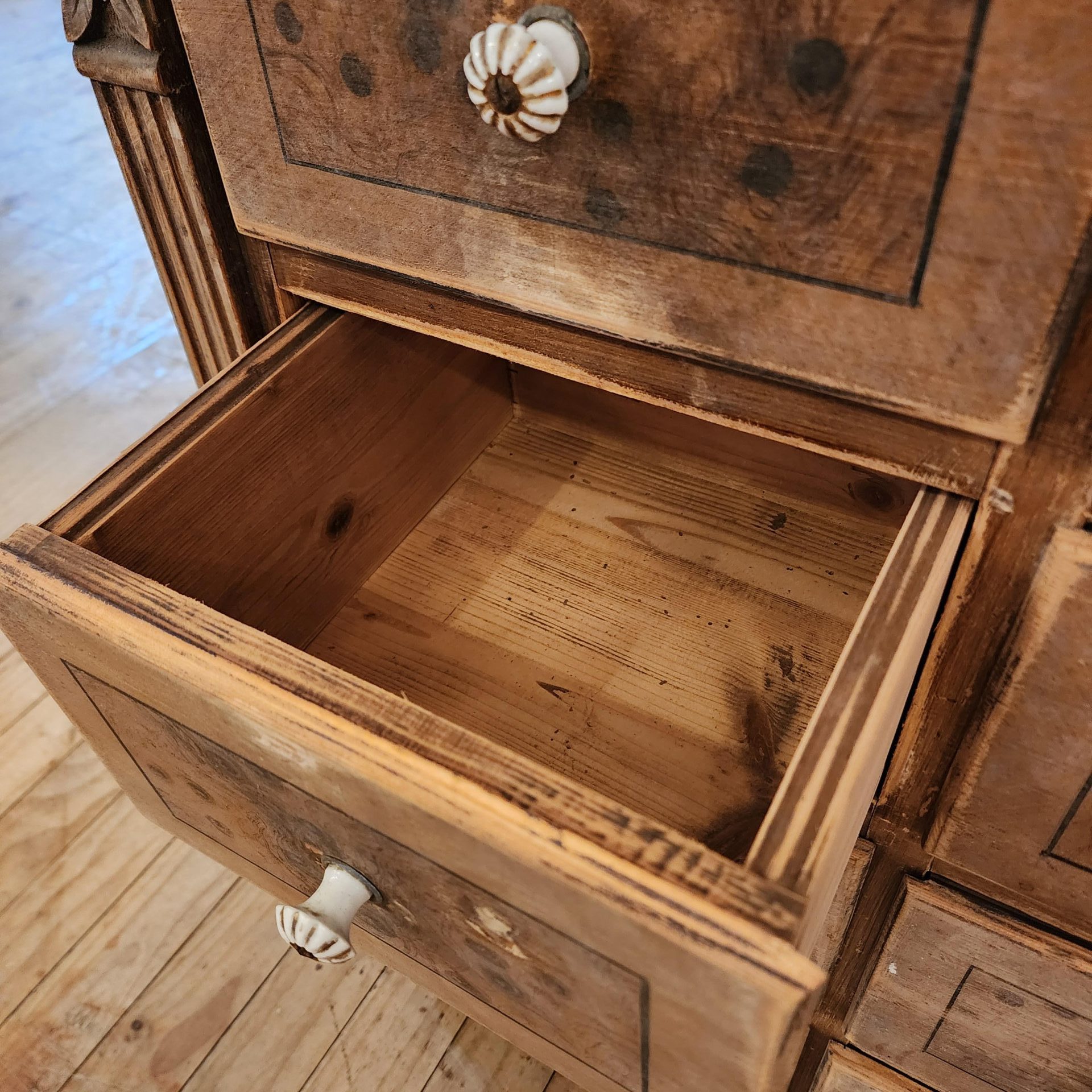 wooden drawer unit5