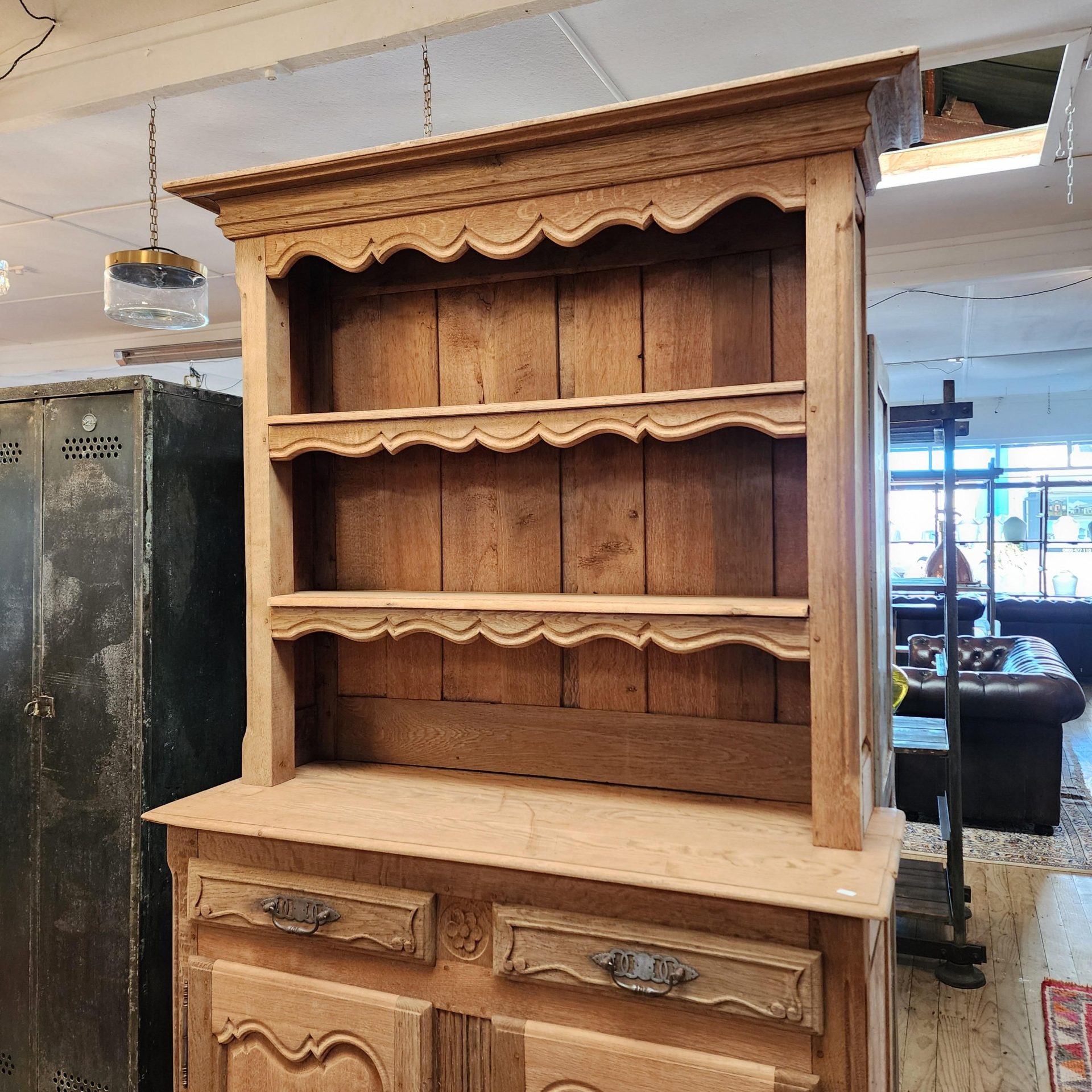 hutch dresser3.new